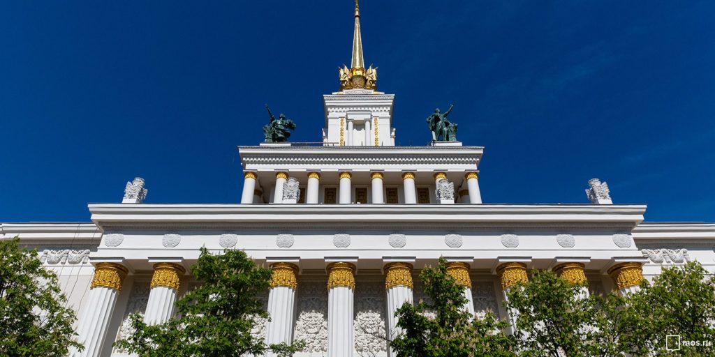 построен и украшен «Грот» в Кускове